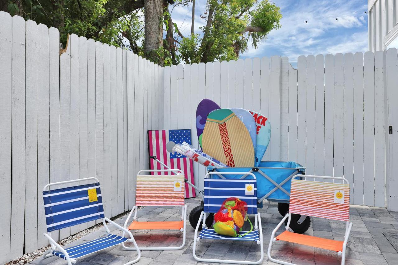 ג'קסונוויל ביץ' Few Steps To Ocean-4 Beach Cruisers & Free Parking & Private Backyard מראה חיצוני תמונה